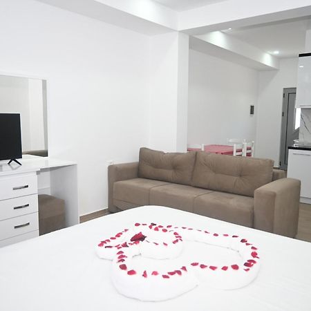 Lux Apartments Ксаміл Екстер'єр фото
