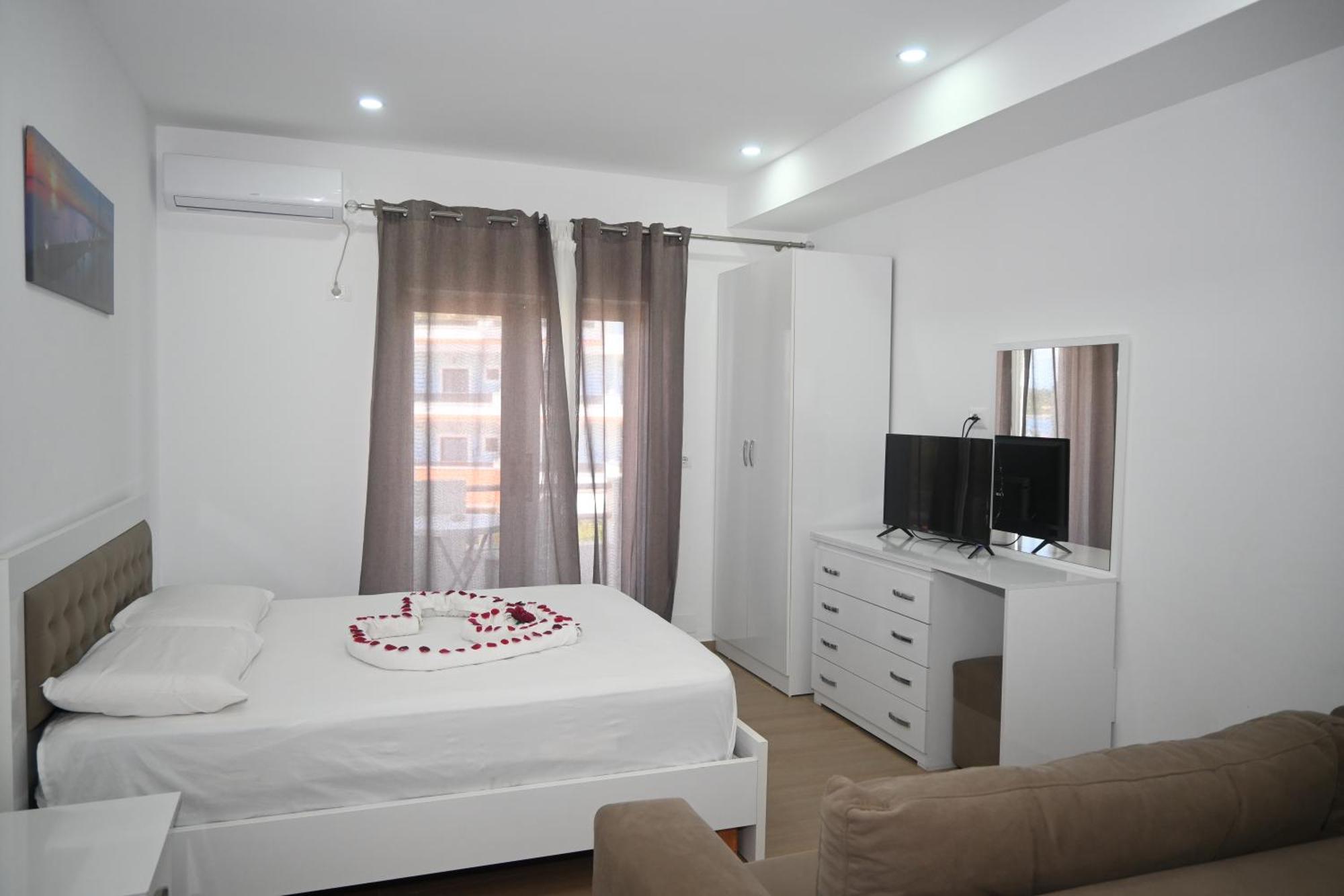 Lux Apartments Ксаміл Екстер'єр фото